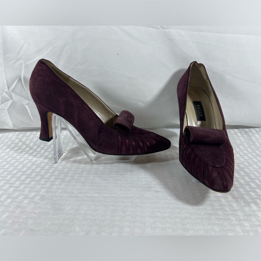 7003: Bally Juliette Plum Suede Pleated Pumps US 8.5 M